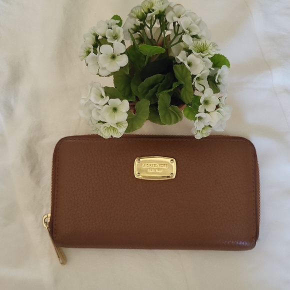 Michael Kors Handbags - MICHAEL KORS Leather Wallet